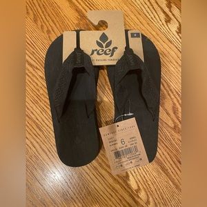 NWT reef flip flops